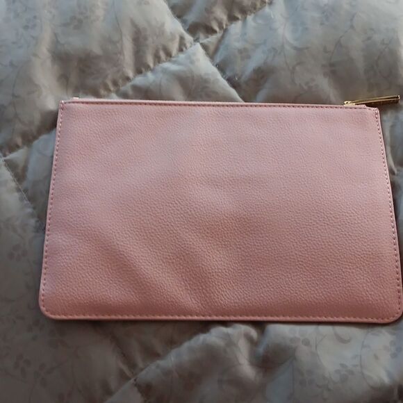 Katie Loxton  - Picture 3 of 5